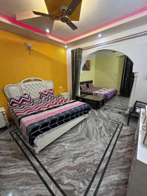 S4 Home Stay Hotel - Five mint walk From Golden Temple
